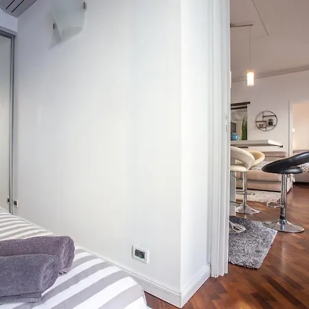 Superbe Appartement, Plein Centre De *